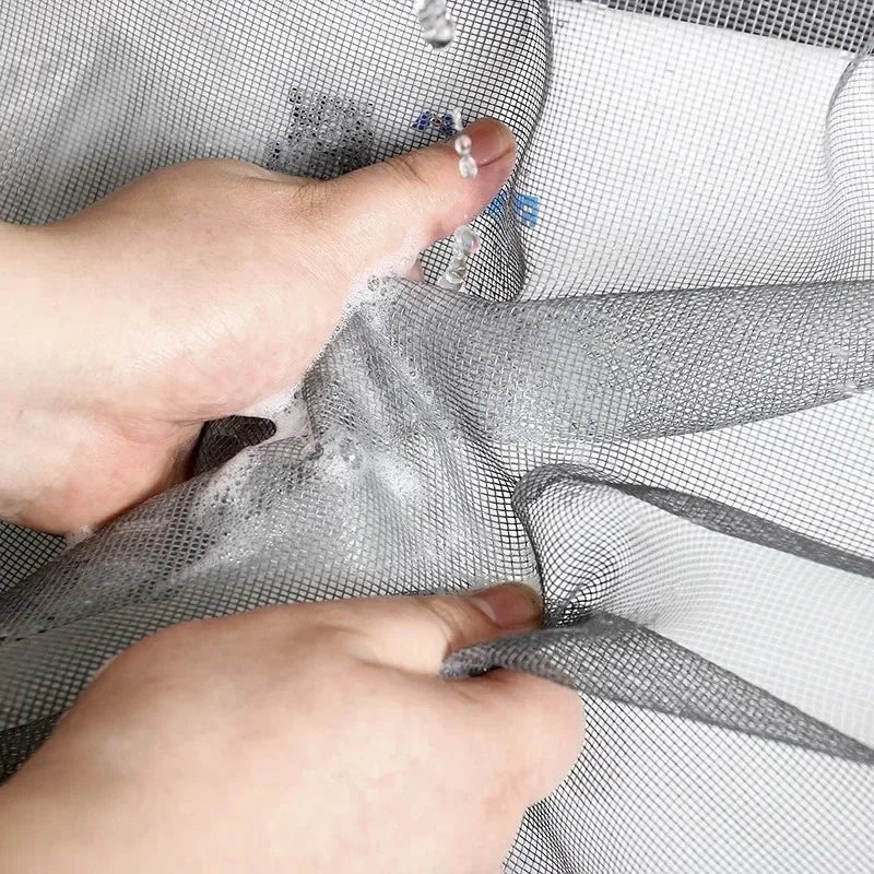 Moustiquaire fenêtre blanche auto-adhésive sur mesure, vue 4