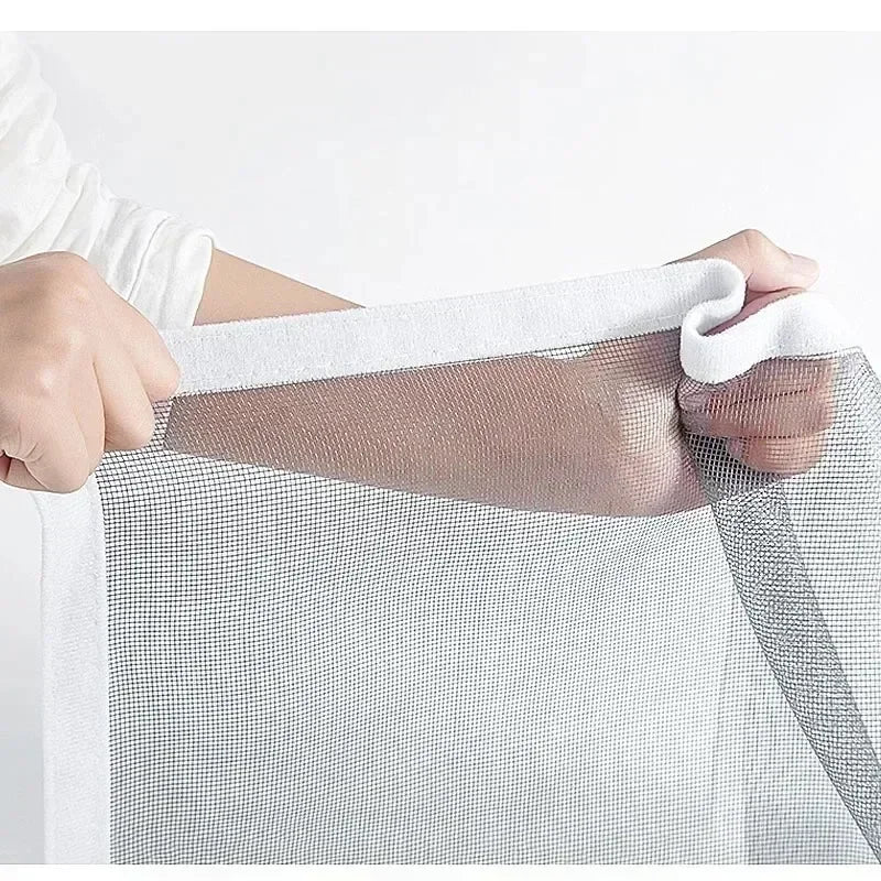 Moustiquaire fenêtre blanche auto-adhésive sur mesure, vue 5