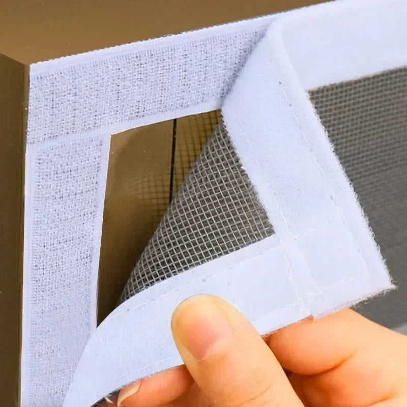 Moustiquaire fenêtre blanche auto-adhésive sur mesure, vue 8