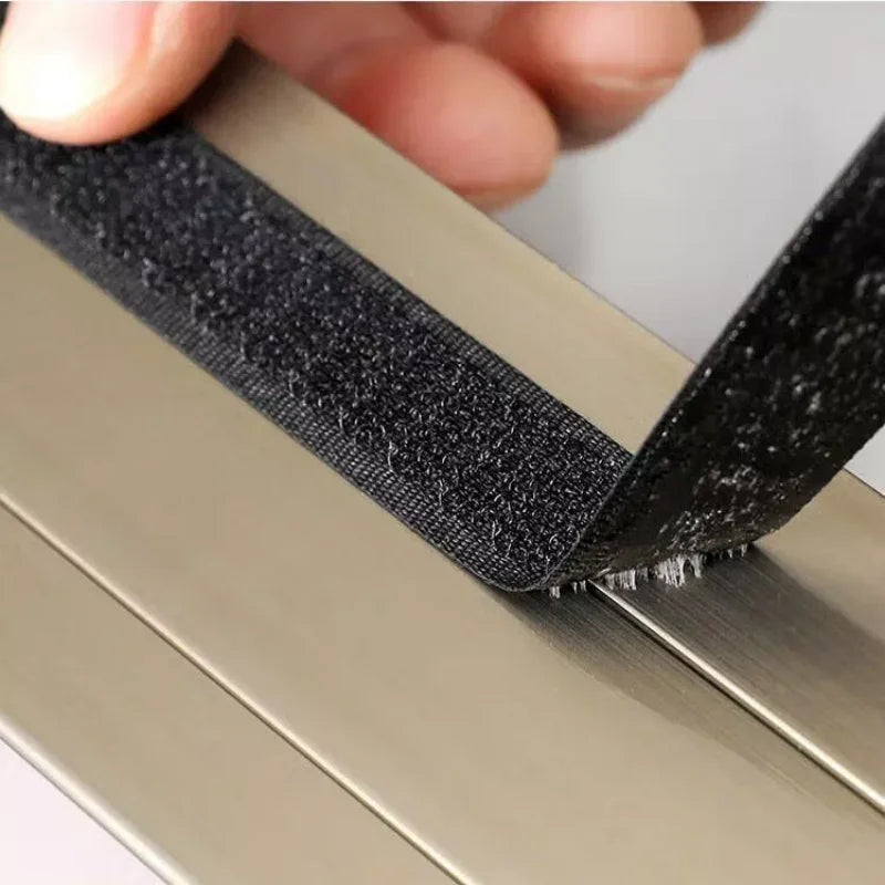 Moustiquaire fenêtre noire auto-adhésive en tulle fin, vue 5