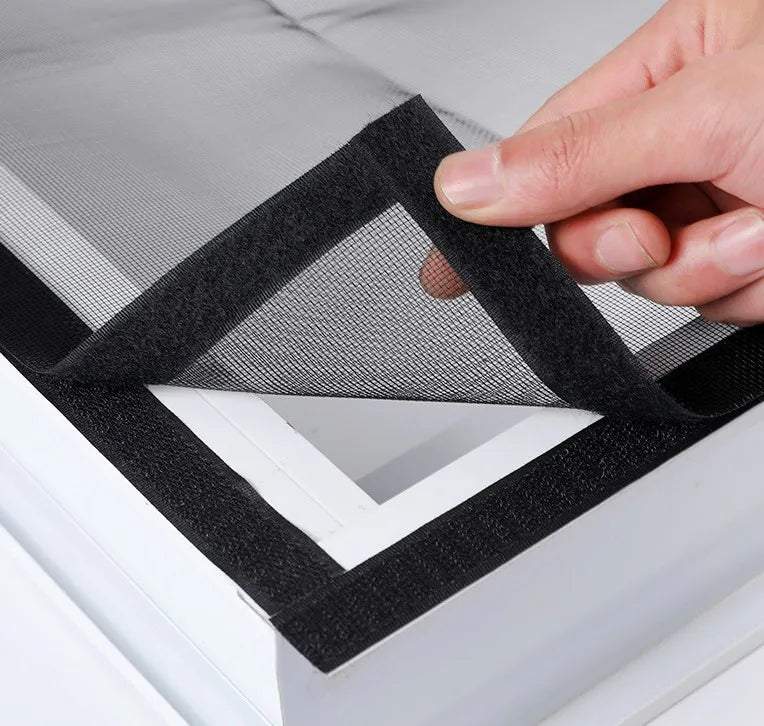 Moustiquaire fenêtre noire auto-adhésive en tulle fin, vue 7