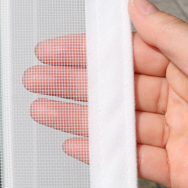Moustiquaire porte-fenêtre blanche sur mesure à scratch, vue 4